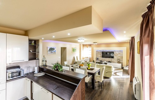 Dubravka Villa | Villa Pave - Six-Bedroom Villa with Terrace and Swimming Pool