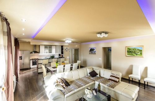 Dubravka Villa | Villa Pave - Six-Bedroom Villa with Terrace and Swimming Pool