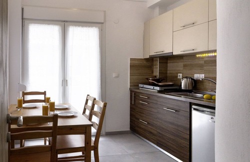 Polichrono Apartment | Villa Pearl