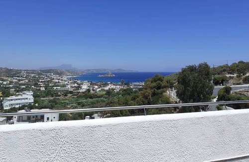 Kefalos Villa | Villa-Penthouse with breathtaking views of the Kamari Gulf.