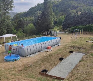 Apecchio House | Villa per gruppi fino a 20 persone, con piscina privata, camino e grande giardino nelle colline marchigiane