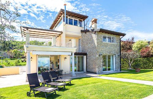 Lonato del Garda Villa | Villa Perla con piscina by Wonderful Italy