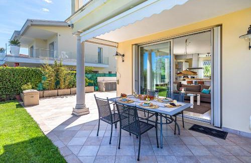 Lonato del Garda Villa | Villa Perla con piscina by Wonderful Italy