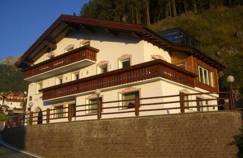 Selva di Val Gardena Apartment | Villa Perla