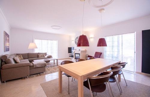 Mato Serrao Villa | Villa Perola, 3 bed villa walking distance of Carvoeiro, quiet location