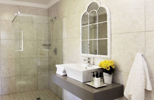 Jeffreys Bay Bed & Breakfast | Villa Petit