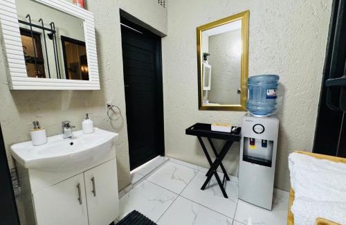 Woodmead Apartment | Villa Picasso Sandton