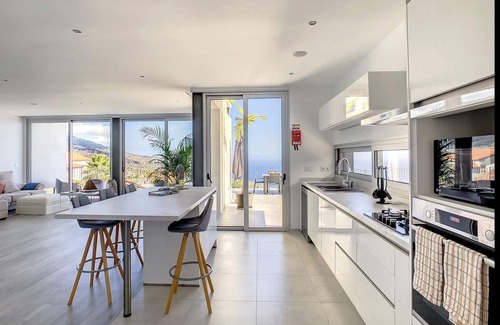 Estreito da Calheta House | Villa Piece of Heaven by LovelyStay