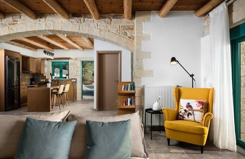 Manoliopoulo Villa | Villa Piedra Summary: