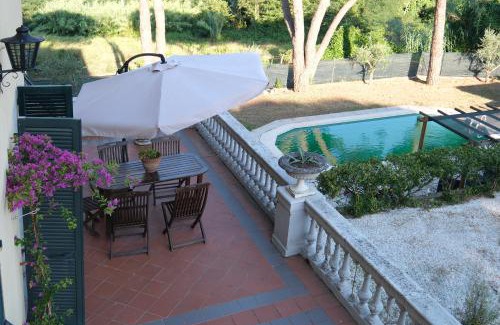 Sarzana Apartment | Villa Pini