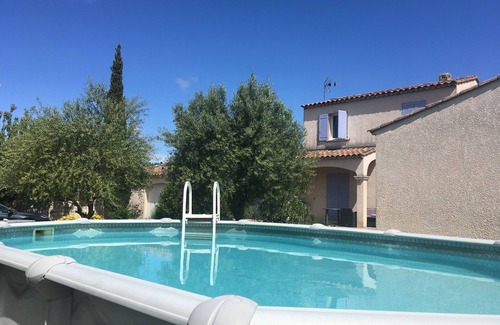 Cavillargues Villa | Villa Piscine Jardin spa Gonflable Idéale Vacances en Famille ou Entre Amis