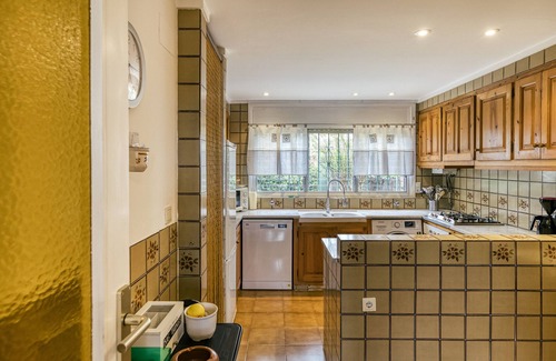 Sant Pere Pescador Villa | Villa "Playa" with Shared Pool & Wi-Fi