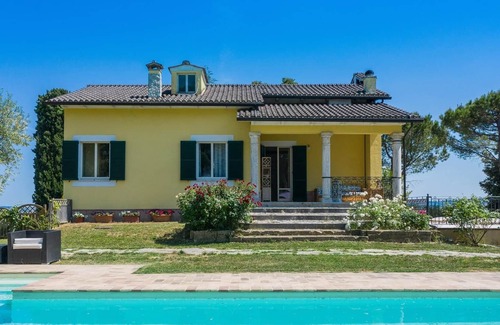 Mogliano Villa | Villa Poggio 12 - Six Bedroom Villa, Sleeps 12