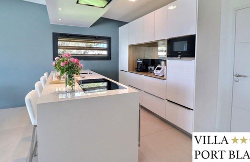 Plougasnou Villa | Villa Port Blanc facing the beach SPA and SPA de Nage