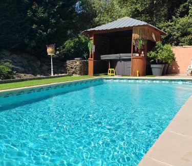 Saint-Andre-d'Olerargues Villa | Villa privée, piscine chauffée, jacuzzi et sauna