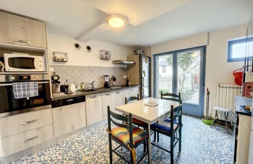 Jullouville House | Villa proche Plage et Centre, Jardin Clos, Wifi, Chien possible - FR-1-361-431