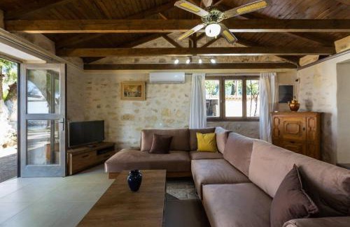 Atsipópoulon Villa | Villa Proto Helidoni - A cozy beachfront Villa
