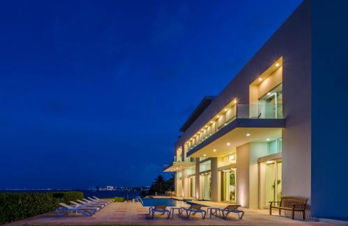 Puerto Juarez Villa | Villa Punta Sam - Beachfront Luxury Villa