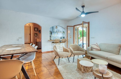 Calonge Ski Chalet | Villa Pura vida - One-story house with pool and air conditioning