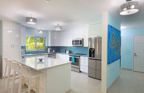 Leeward Settlement Villa | Villa Pure Serenity - Near Grace Bay Beach - Newly Remodelled