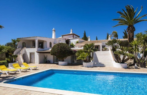 Concelho Villa | Villa Quinta Tropical - beautiful villa for 12 with private pool, AC and Wifi