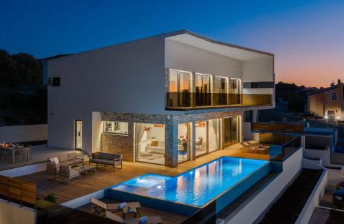 Razanj Villa | Villa Ramarin 1 with heated pool, jacuzzi and sauna by the sea in Rogoznica
