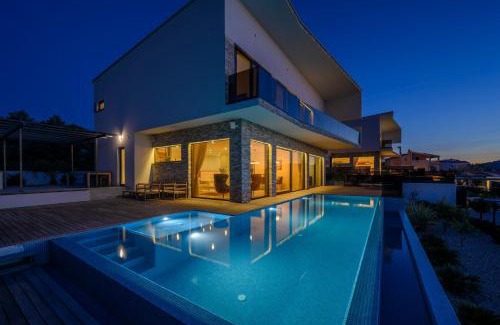Razanj Villa | Villa Ramarin 1 with heated pool, jacuzzi and sauna by the sea in Rogoznica