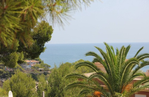Cap de Salou Villa | Villa Regine. Salou. 100 beach, private pool, air conditioning ,wifi free, BBQ