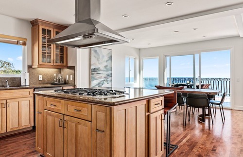 Eastern Malibu House | Villa Reina by Fieldtrip | Majestic Ocean-View Villa in Malibu