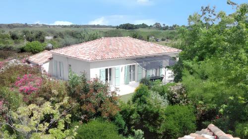 Solaro Villa | Villa reposante à Solaro avec piscine privée et jardin