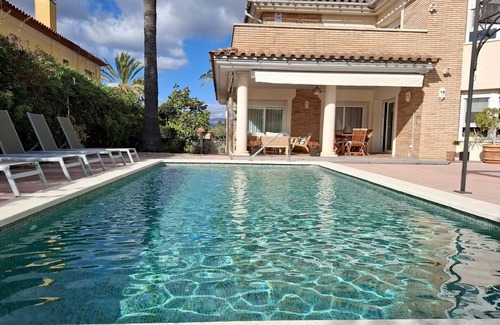 Reus Villa | Villa Reus: Port Aventura, Golf & Costa Dorada