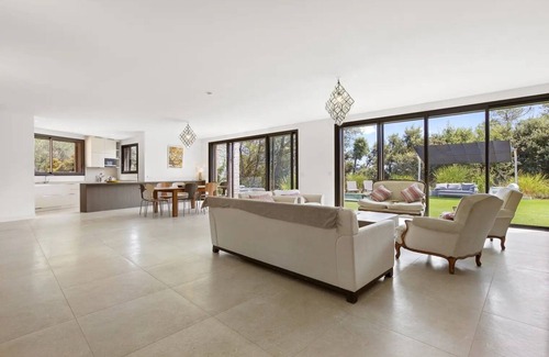 Trans-en-Provence House | Villa 'Rez De Valeriane' with Shared Garden and Wi-Fi