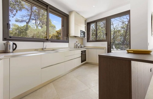 Trans-en-Provence House | Villa 'Rez De Valeriane' with Shared Garden and Wi-Fi