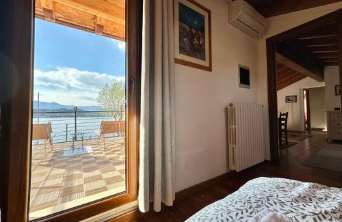 Manerba del Garda Villa | Villa Riflessi - Manerba del Garda - by tourquoisevea