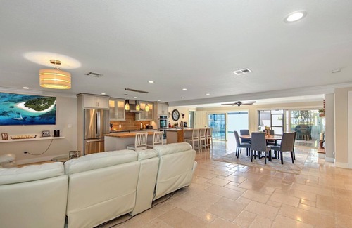 Lochmoor Waterway Estates Villa | Villa River Dream - 4 bed/3bath right on the river in Cape Coral!