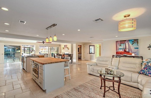 Lochmoor Waterway Estates Villa | Villa River Dream - 4 bed/3bath right on the river in Cape Coral!