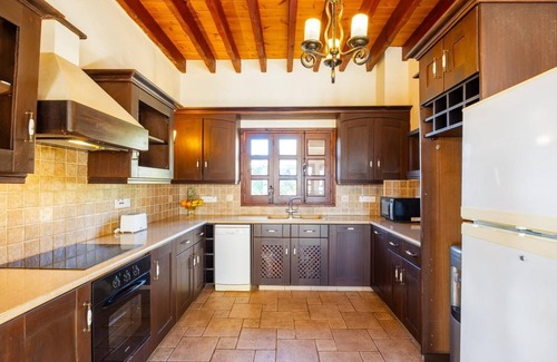 Peristerona Villa | Villa River View - Four Bedroom Villa, Sleeps 9