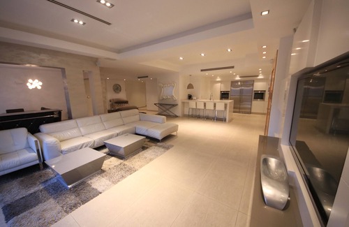 Eilat Villa | Villa Riviera is the most luxurious Villas in Town. So if you want the best.