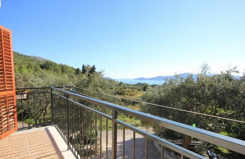 Brsecine Apartment | Villa Ro - Ela - One Bedroom Apartment with Balcony and Sea View - A1