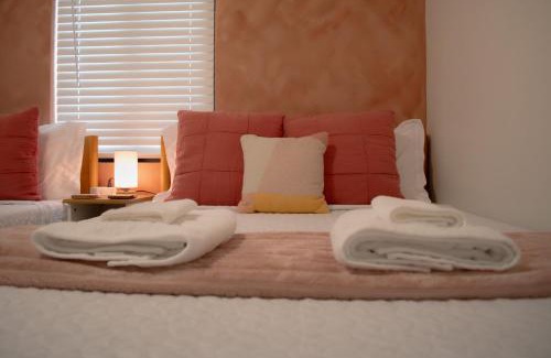 Coral Way Apartment | Villa Roads - Ideal Stay in Miami - King - Bed Parking - Near Airport, Brickell, Coconut Grove, Little Havana, Wynwood & Calle 8