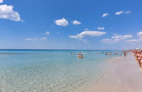 San Pietro in Bevagna Apartment | Villa Roberta Spiaggiabianca Deluxe - A 20 metri dal mare