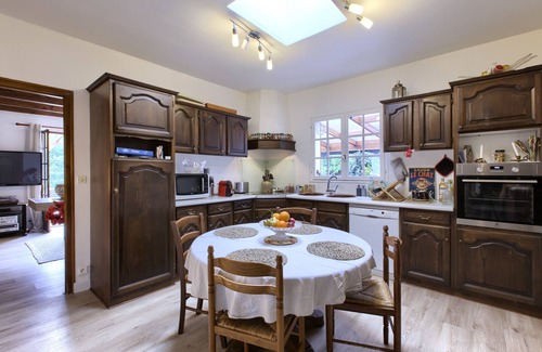 Saint-Aubin-de-Medoc Villa | Villa 'Rodolphe 8' with Private Pool, Private Terrace and Wi-Fi