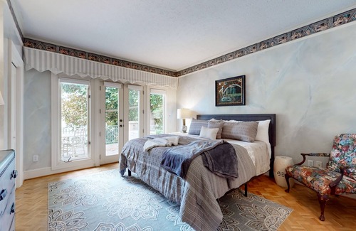 Lake Lure House | Villa Rosa: All-Suite lakefront chateau with private infinity pool & beach