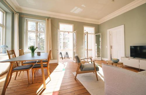 Flensburg Apartment | Villa Rosa - Charmante, große Altbauwohnung