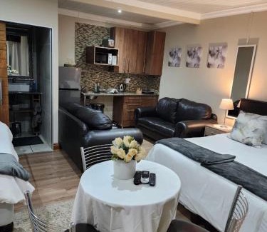 Fichardt Park House | Villa Rose Cottages