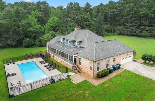 Lithonia Villa | Villa Rose Gated Estate, Heated Pool