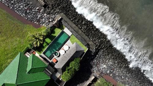 Banjarangkan Villa | Villa Rosita Oceanfront Villa with Private Chef in Bali