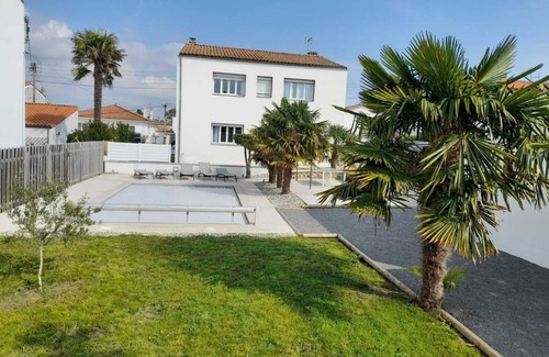 Royan Villa | Villa Royan 10 persons with private heated pool 650m from the beach