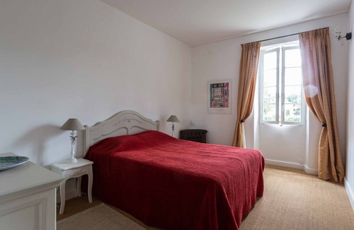 Saint-Etienne-du-Gres House | Villa Saint-Étienne-du-Grès, 4 bedrooms, 8 persons