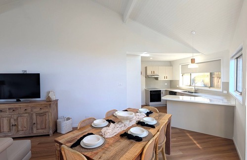 Forster Villa | Villa Salina Forster - 1 Minute walk to the golden sands of One Mile Beach